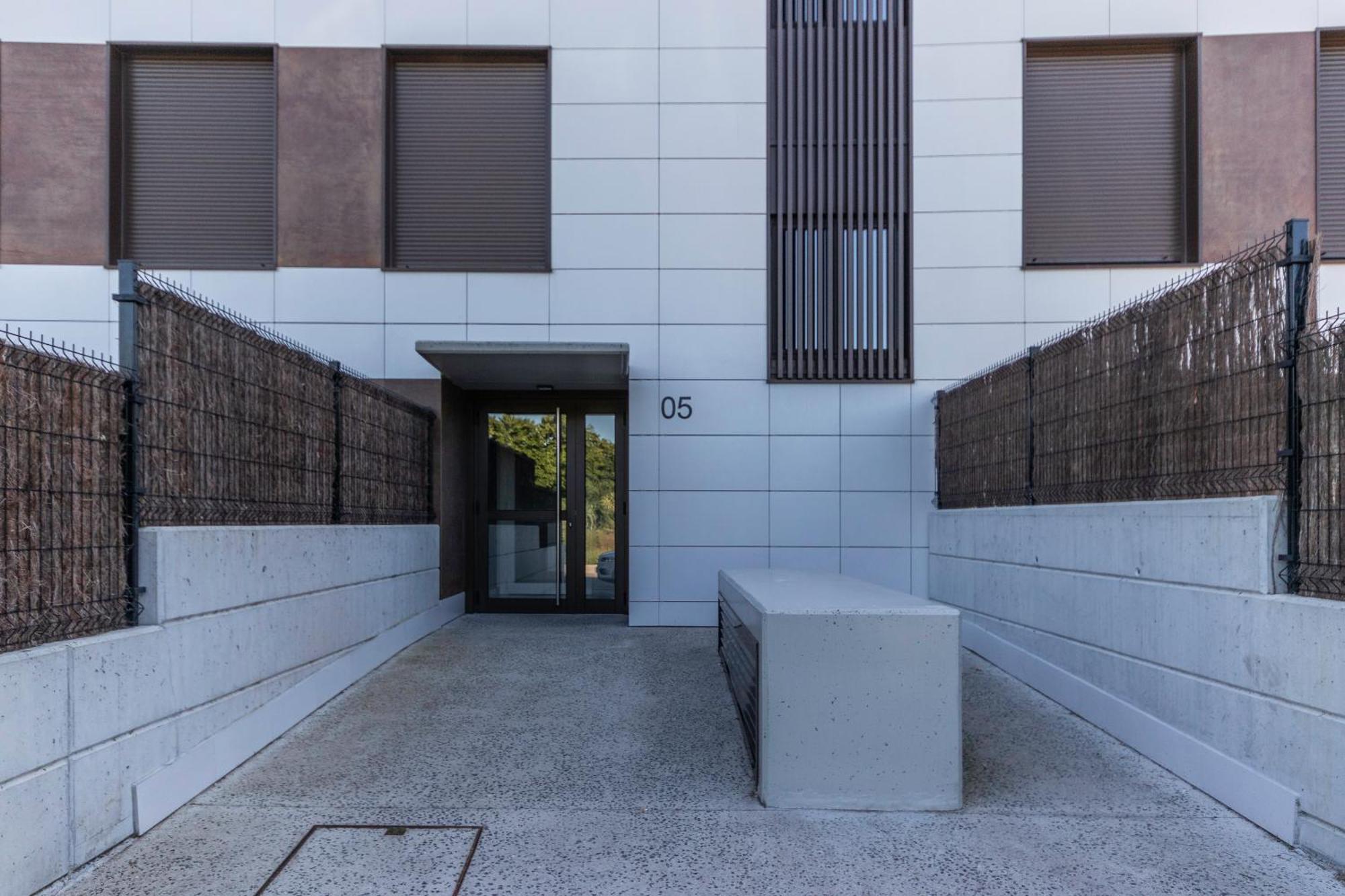 Appartement Akomodat En Precioso Y Moderno Con Jardin Y Parking