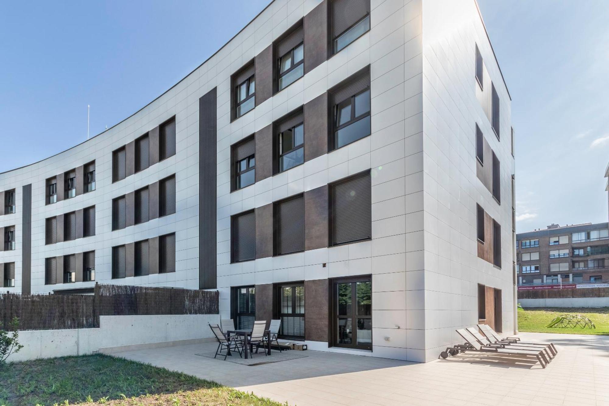 Akomodat En Precioso Y Moderno Con Jardin Y Parking Appartement Getxo