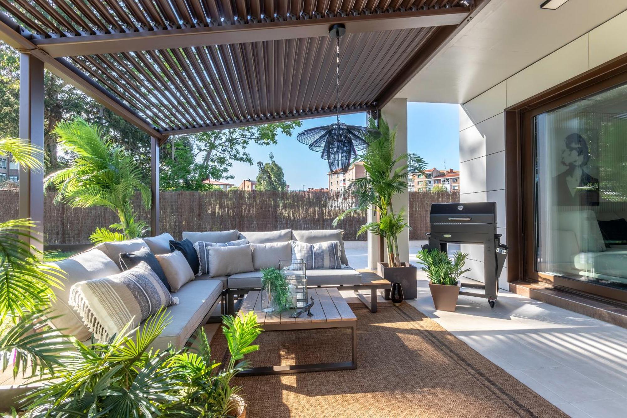 Akomodat En Precioso Y Moderno Con Jardin Y Parking Appartement
