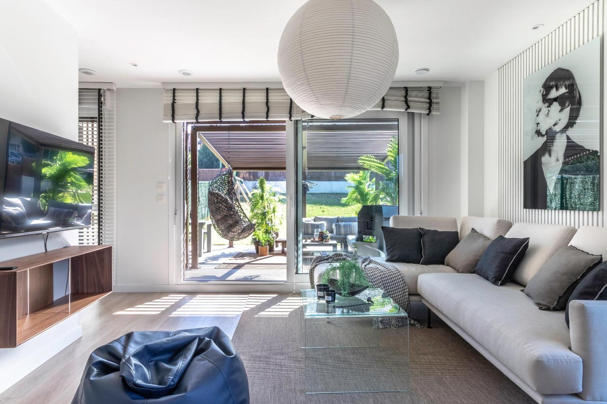Akomodat En Precioso Y Moderno Con Jardin Y Parking Appartement